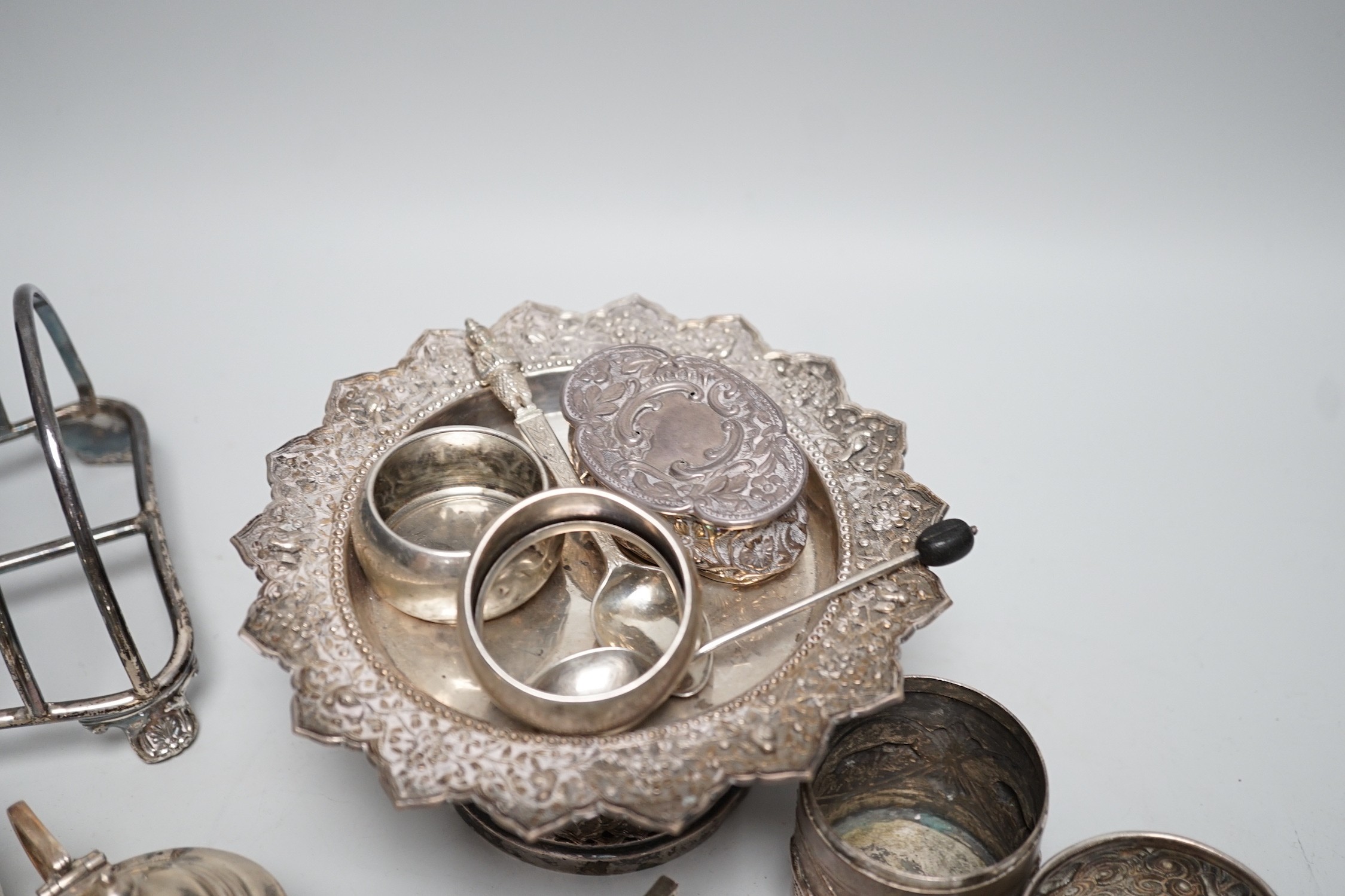 A George IV silver seven bar toast rack, by Robinson, Edkins & Aston, Birmingham, 1827, length 15.7cm, a George V silver six piece condiment set, Mappin & Webb, Birmingham, 1929, a silver coffee spoon and repousse box, t